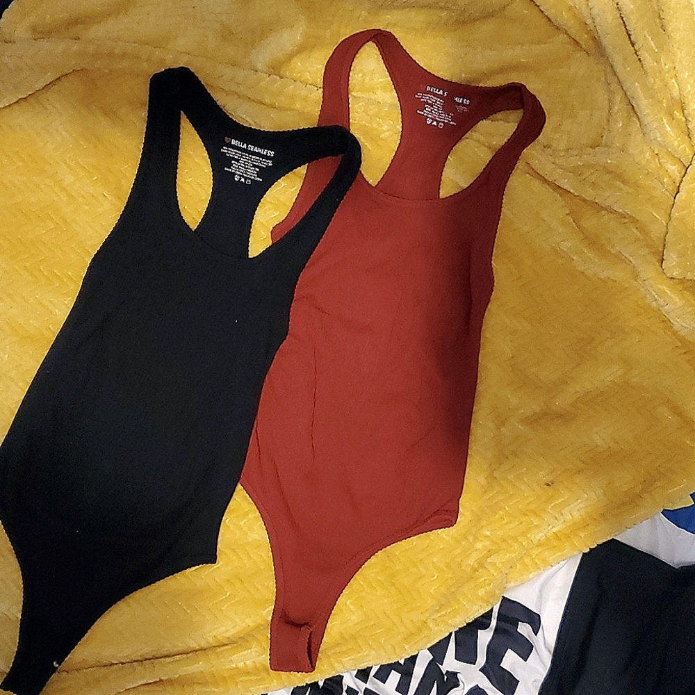 Set of 2 racerback ribbed bodysuits